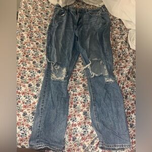 AE Women’s Ripped Knee Mom Jeans